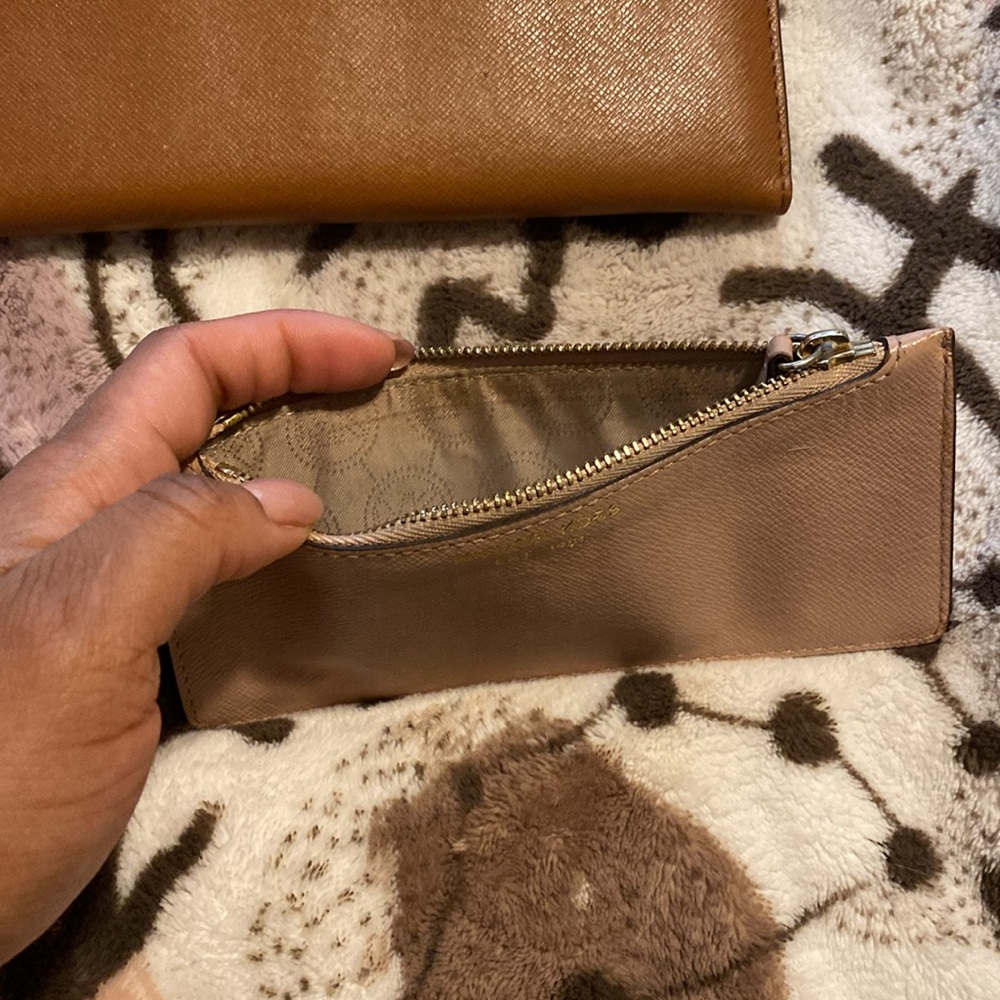 Michael Kors Wallet - Picture 6 of 10